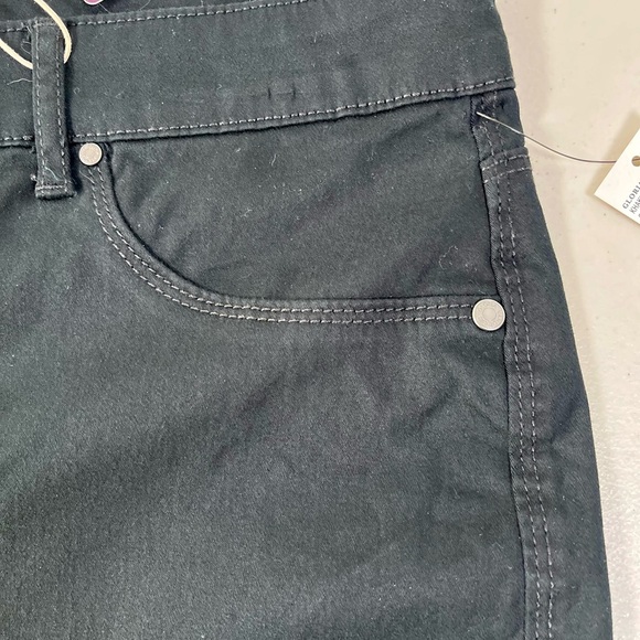 Gloria Vanderbilt Black Women's Bermudas - Picture 6 of 11